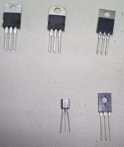 Spanningsregelaar en transistoren