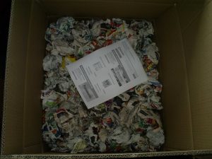 Inpakken Bovenzijde afzender adresgegevens en evt klachtomschrijving bijvoegen propjes